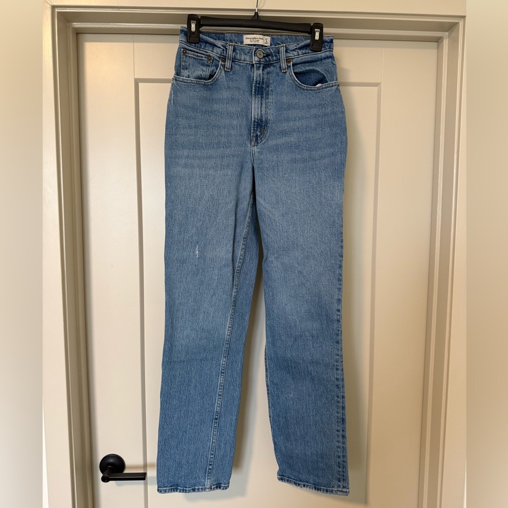 Abercrombie The ‘90s Straight Ultra High Rise Curve Love Jeans, size 4L (long) - Picture 2 of 4